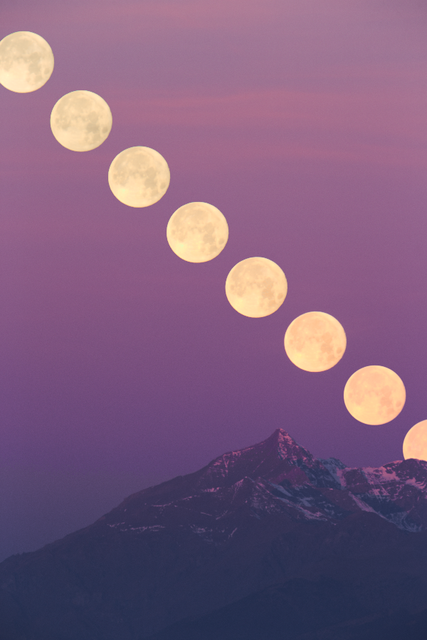 L'ultima Luna piena del 2015 tramonta dietro il Rocciamelone.