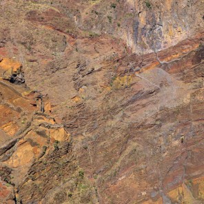 Le rocce che costituiscono l'interno della caldera.